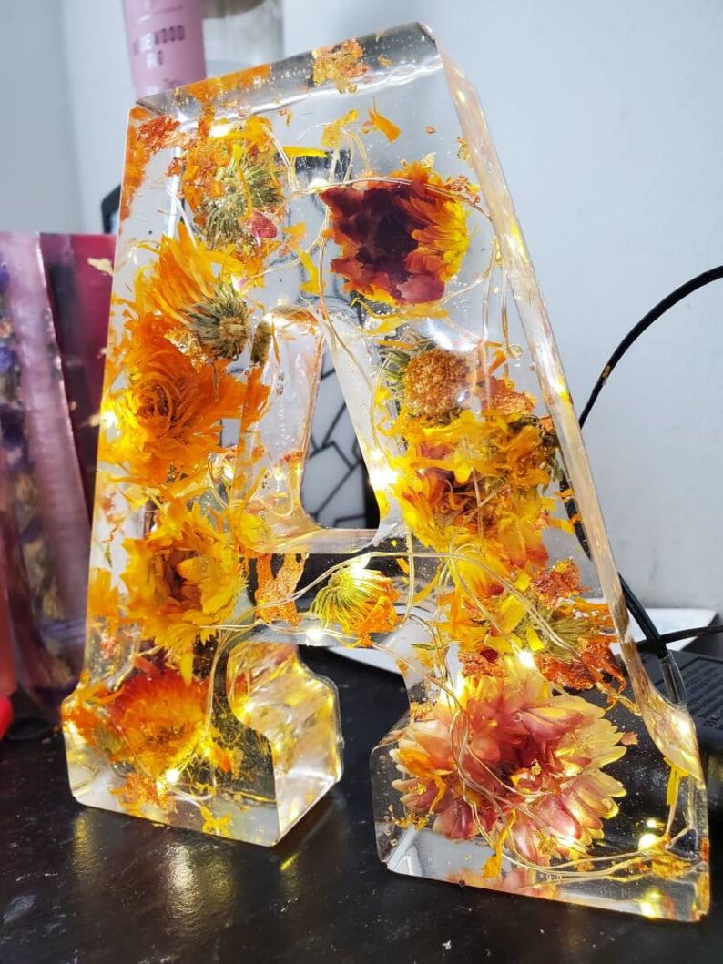 LunaBlossom - Floral LED Letter Lamp Personalized Decorative Light for Home Decor