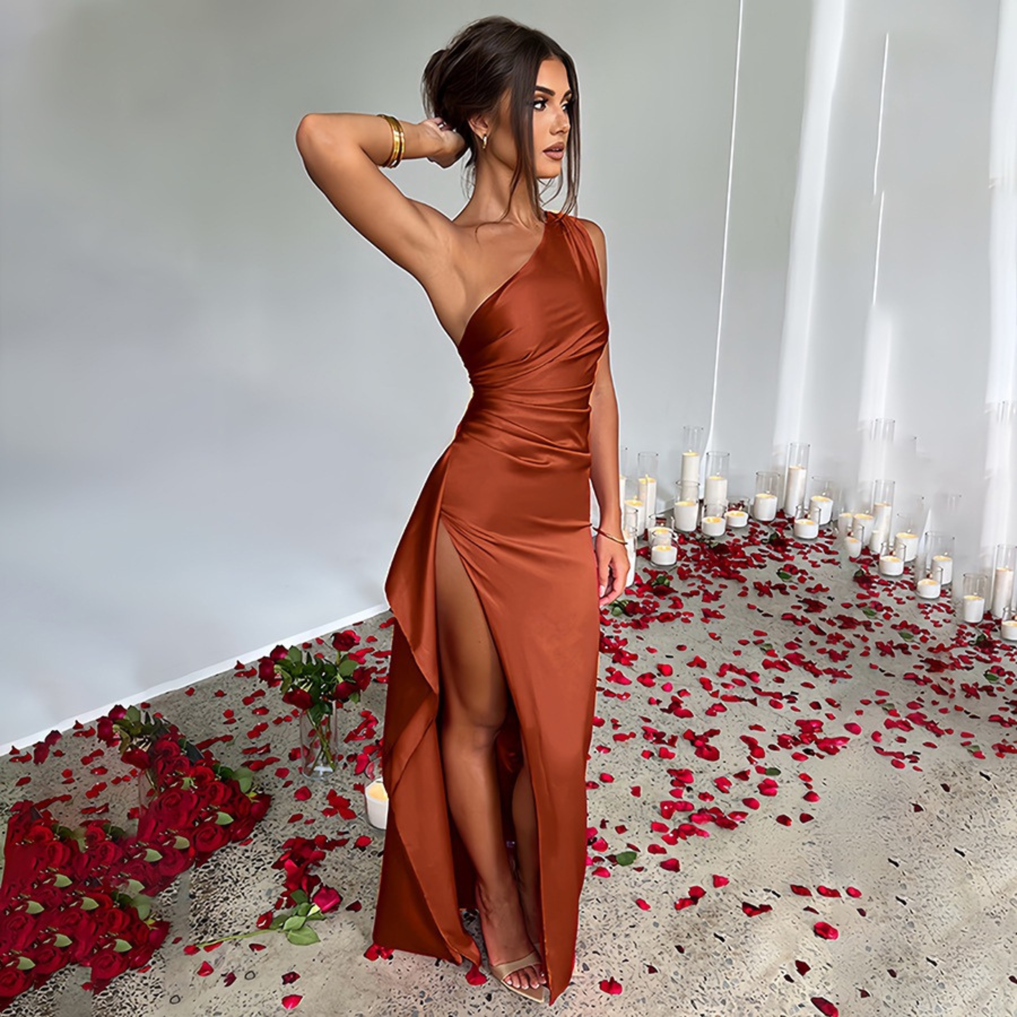 Labesa - Elegantní společenské maxi šaty na jedno rameno s vysokým rozparkem