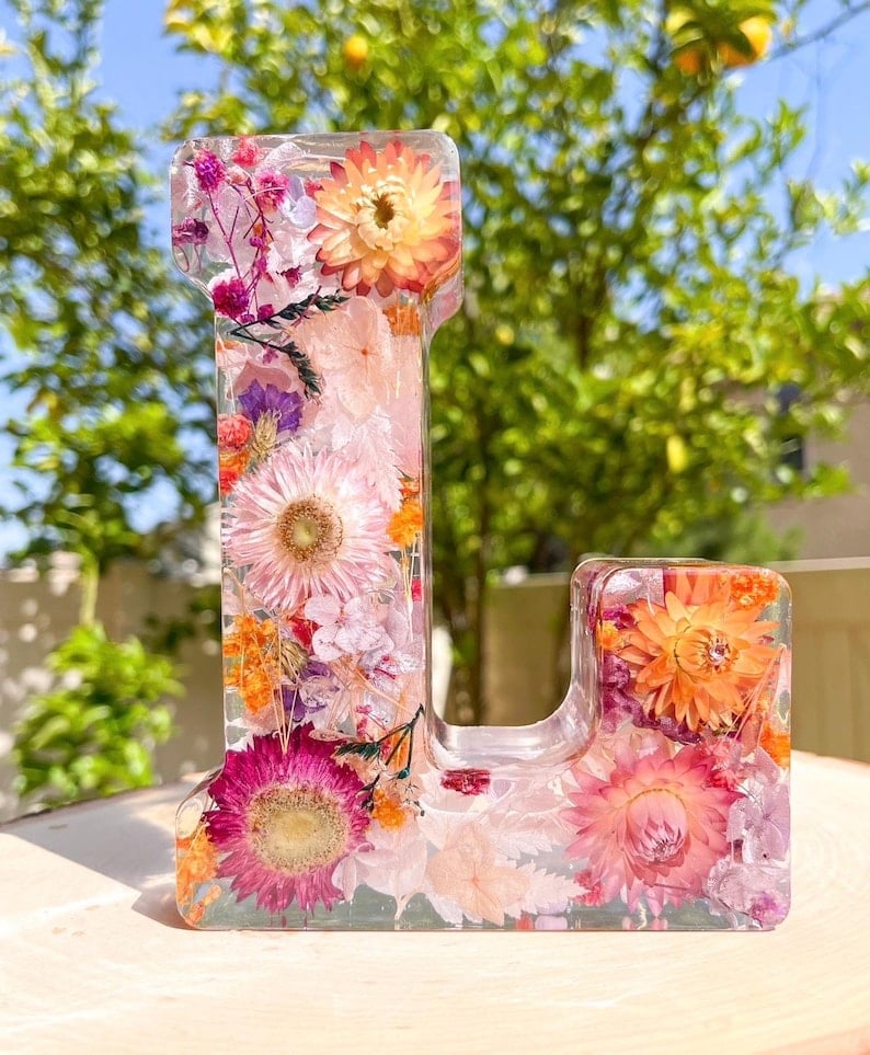 BloomLetter – Personlig bogstavdekoration i blomsterresin