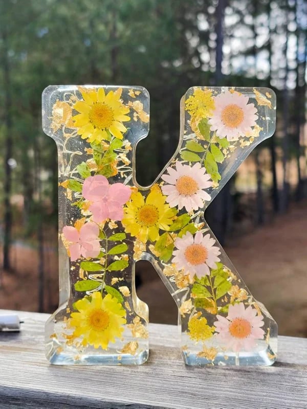 BloomLetter – Personlig bogstavdekoration i blomsterresin