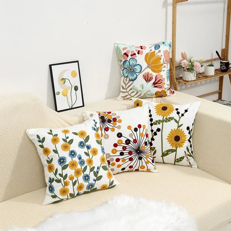 BloomLinen - Pudebetræk med broderede blomster