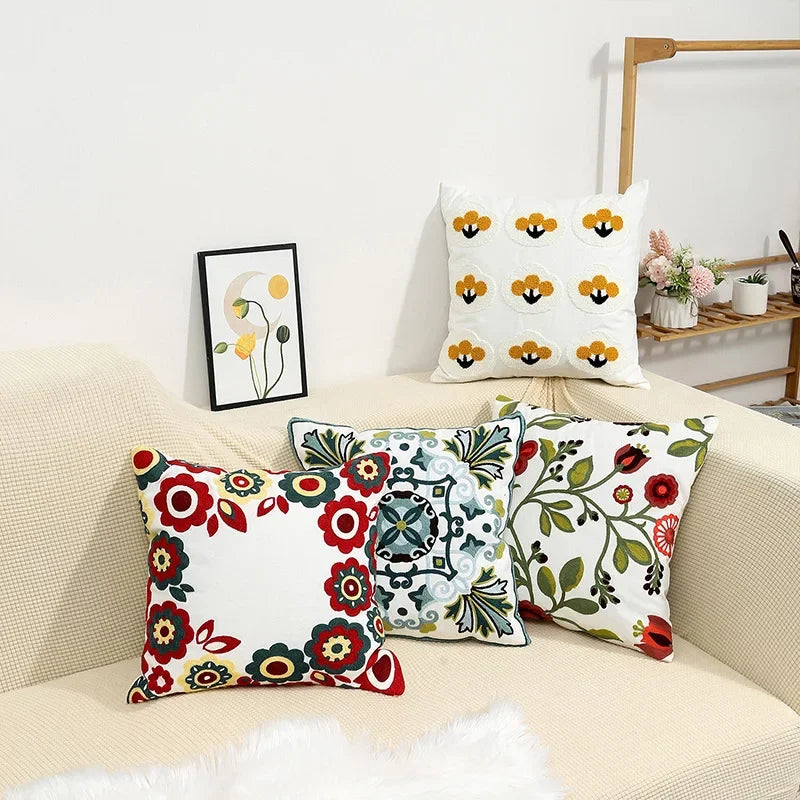 BloomLinen - Pudebetræk med broderede blomster