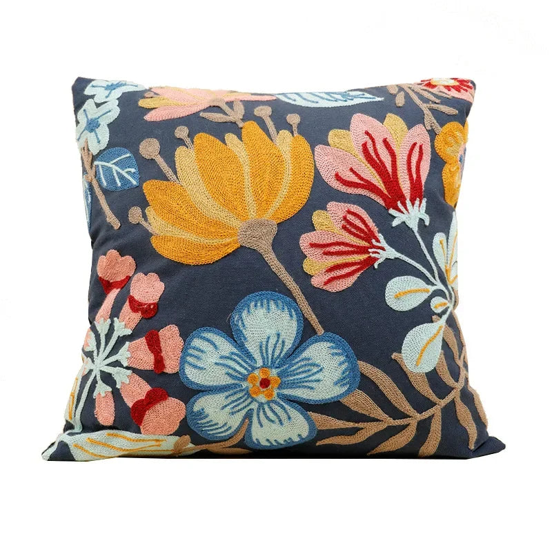 BloomLinen - Pudebetræk med broderede blomster