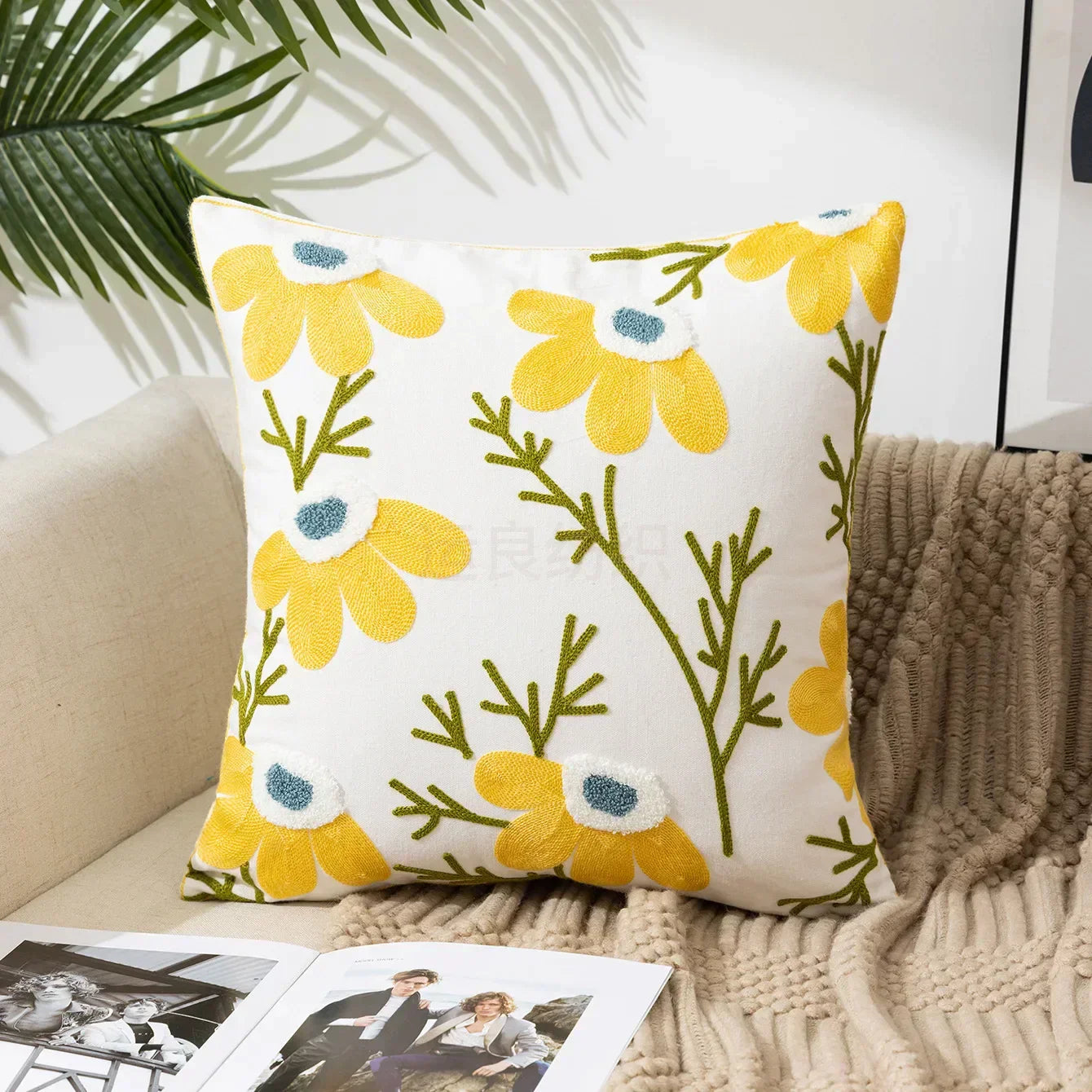 BloomLinen - Pudebetræk med broderede blomster