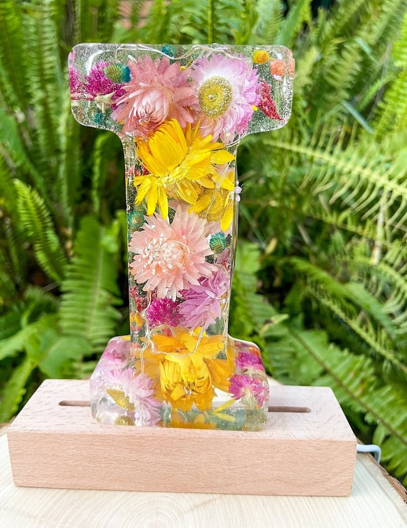 BloomLetter – Personlig bogstavdekoration i blomsterresin