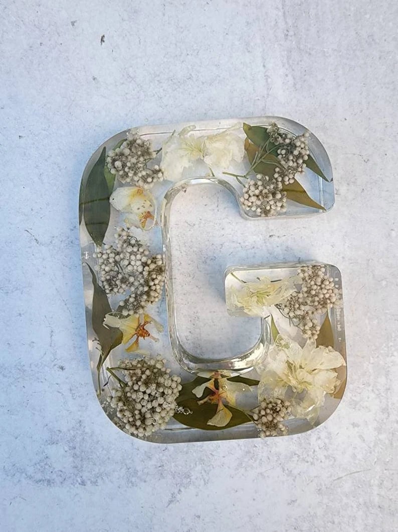BloomLetter – Personlig bogstavdekoration i blomsterresin