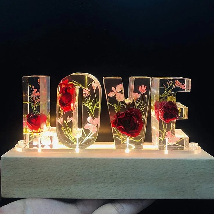 BloomLetter – Personlig bogstavdekoration i blomsterresin