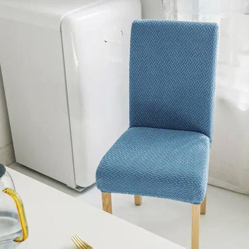 Pružné potahy na jídelní židle – čisté a moderní provedení