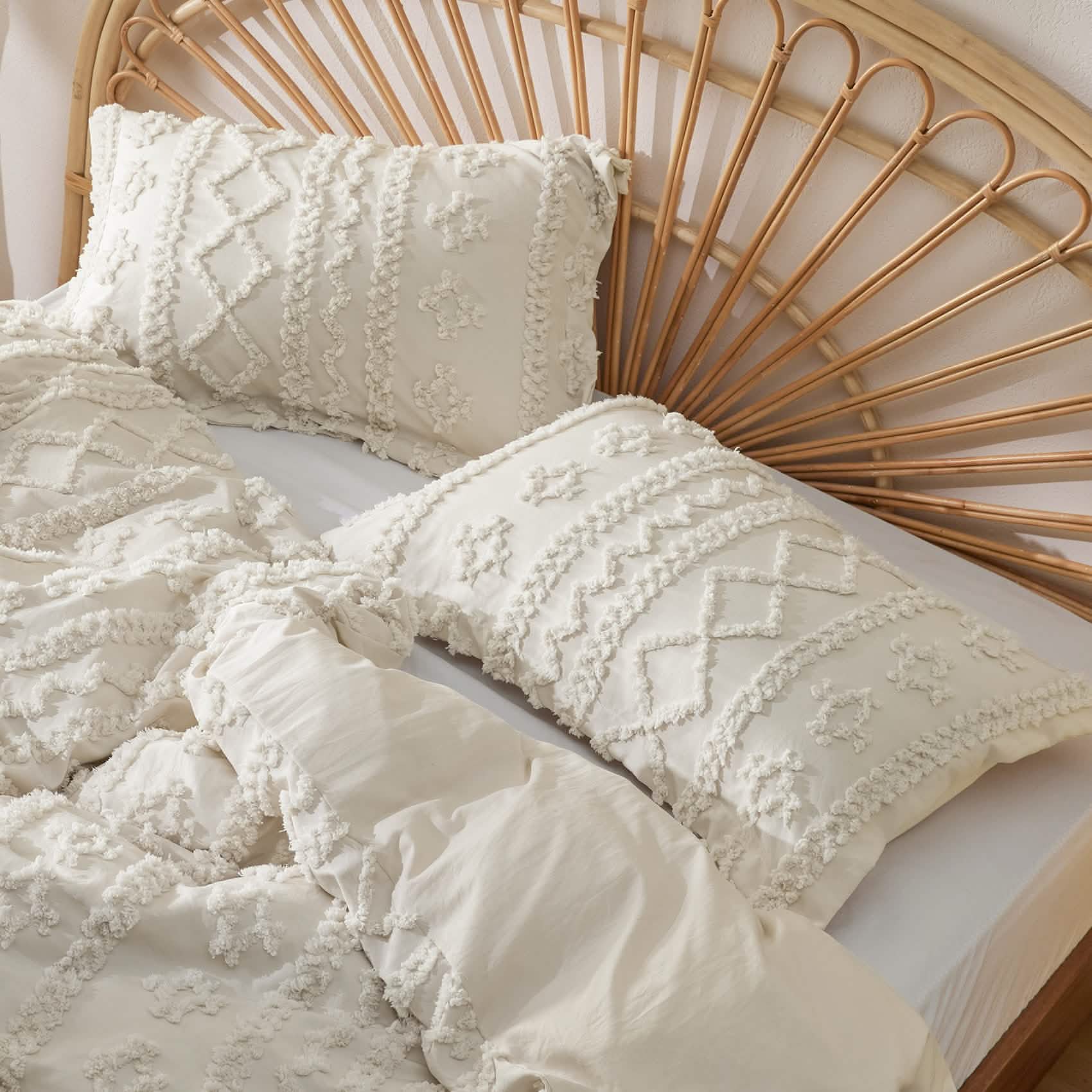 Solmere Tufted Boho Duvet Cover Set with Pillow Shams