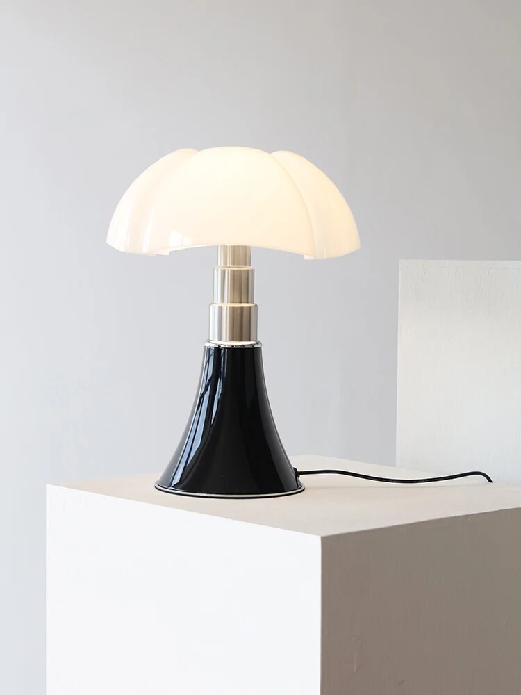 BloomSphere - Moderní stolní lampa ve tvaru květu