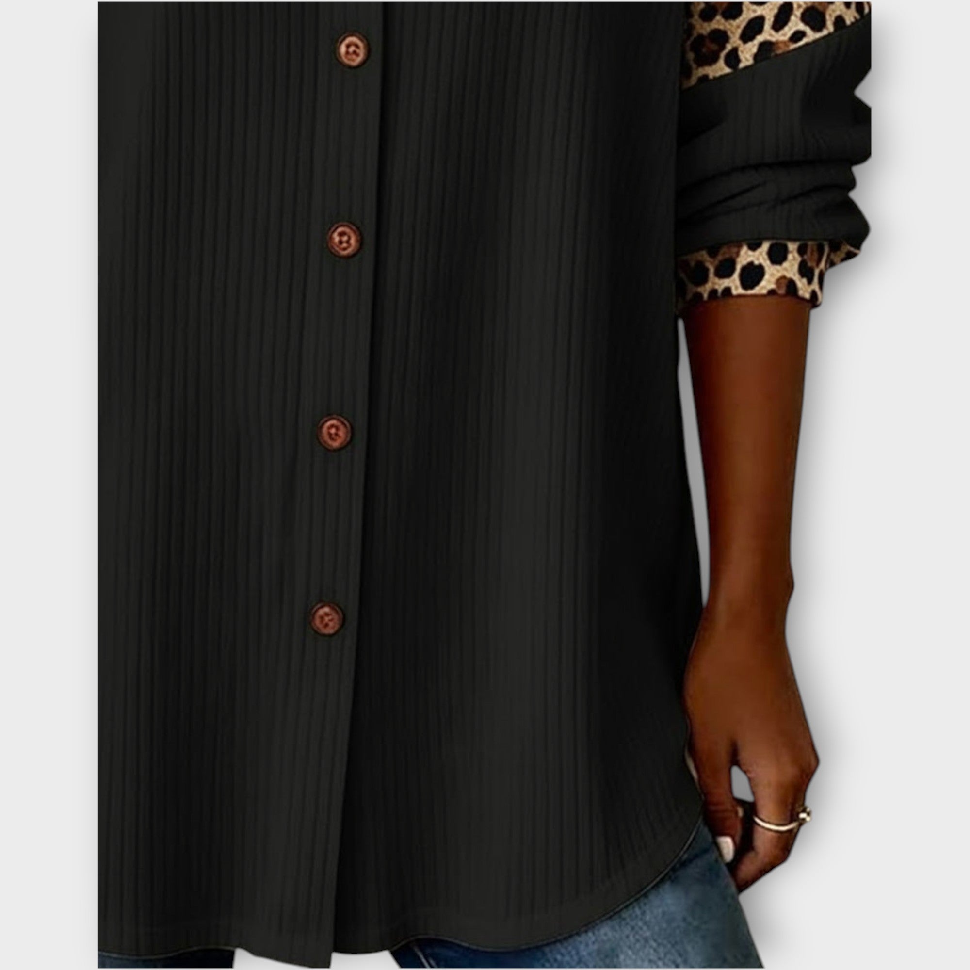 Top patchwork leopardato con bottoni
