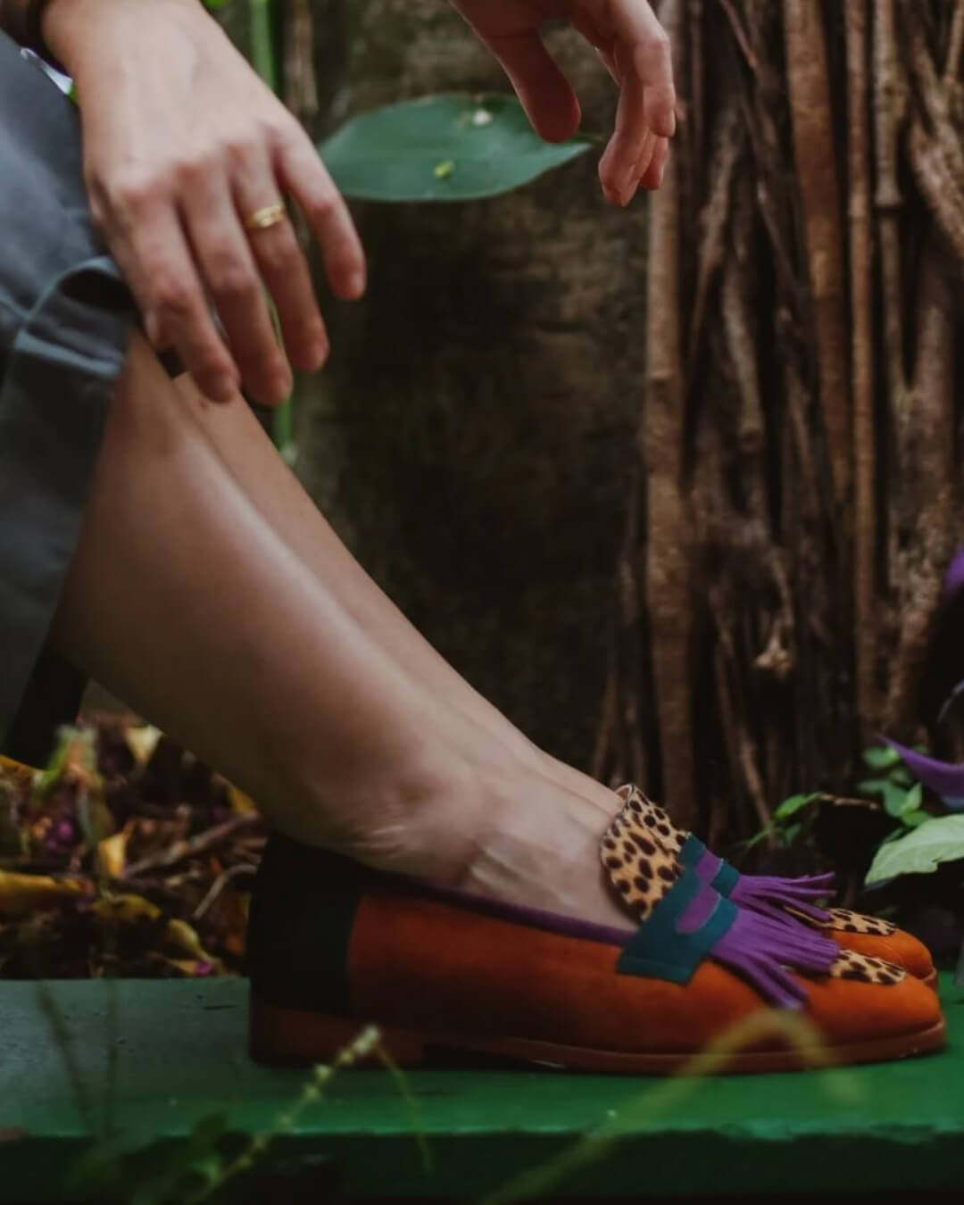 Mocassino con frange e stampa animalier