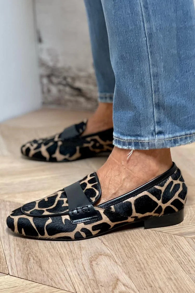 Loafer med dyreprint og elegant detalje