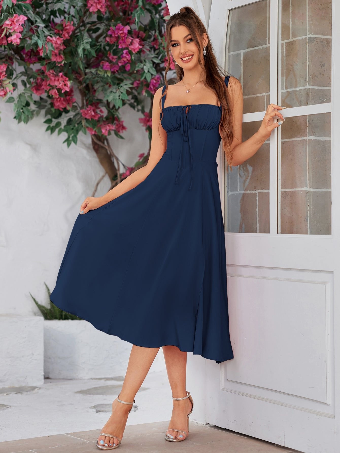 Damen-Midikleid mit gerafftem Brustbereich, Seitenschlitz und Spaghettiträgern
