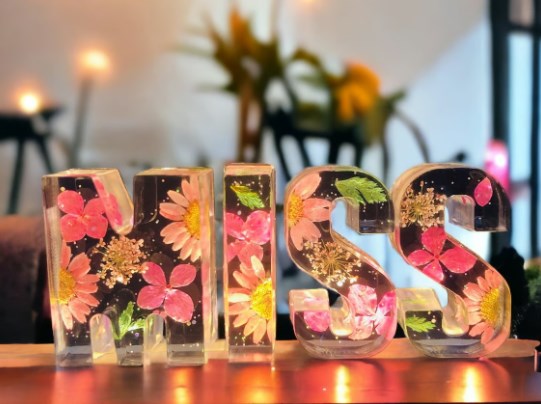 LunaBlossom - Floral LED Letter Lamp Personalized Decorative Light for Home Decor