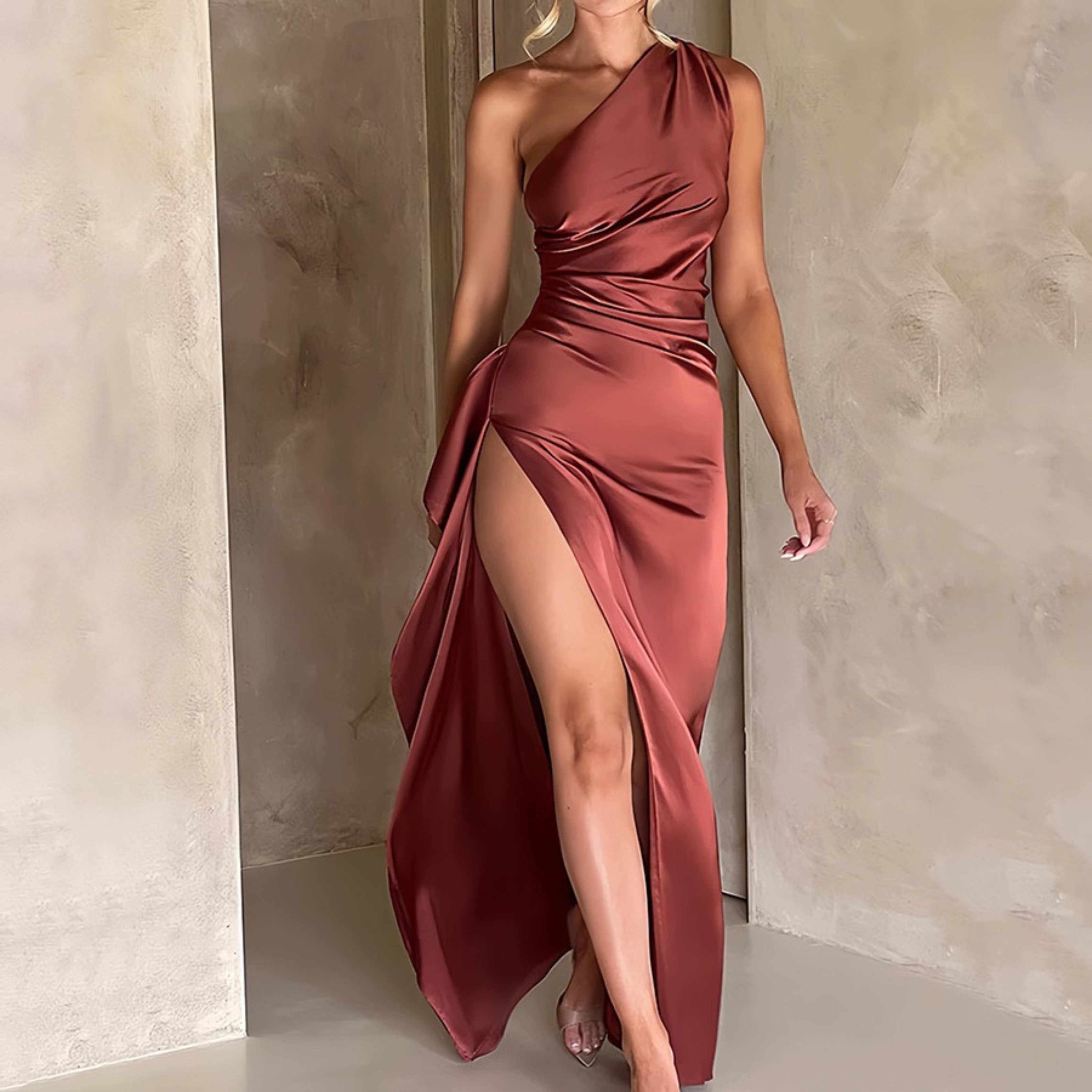 Labesa - Elegantní společenské maxi šaty na jedno rameno s vysokým rozparkem
