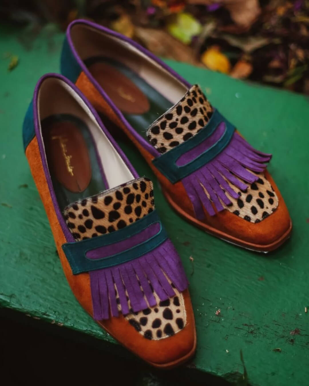 Mocassino con frange e stampa animalier