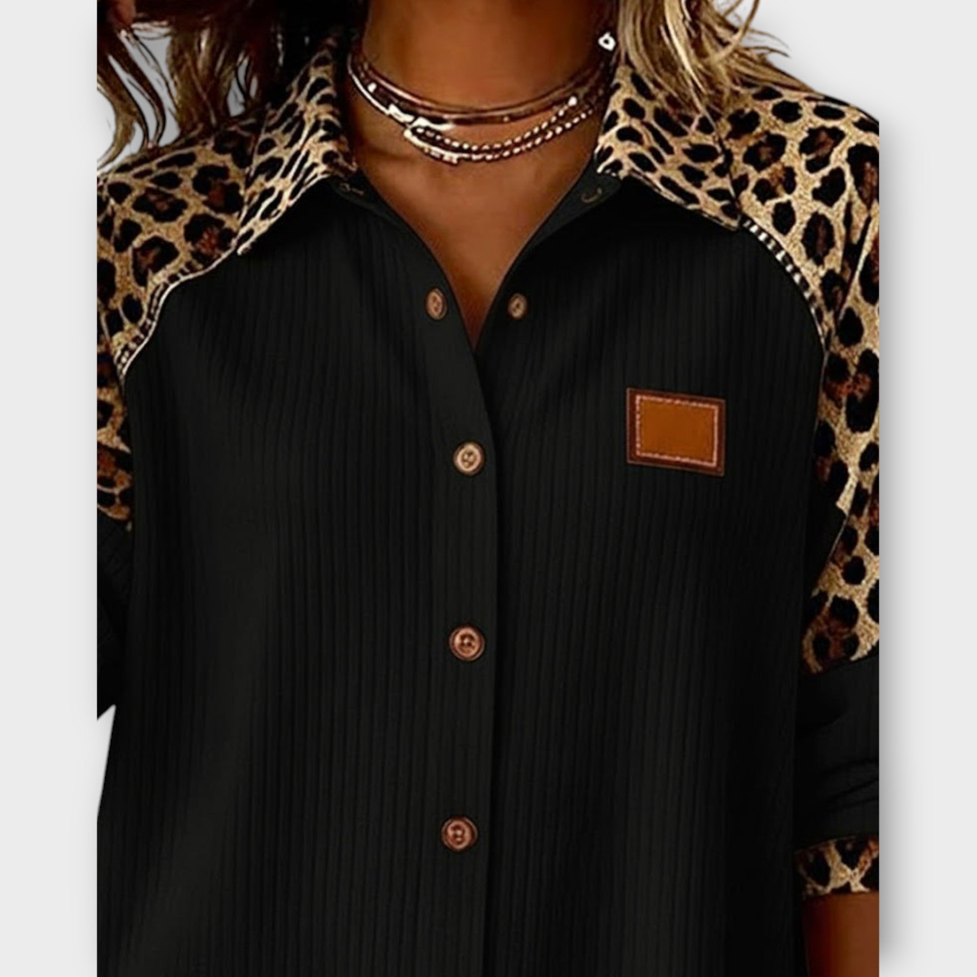 Top patchwork leopardato con bottoni
