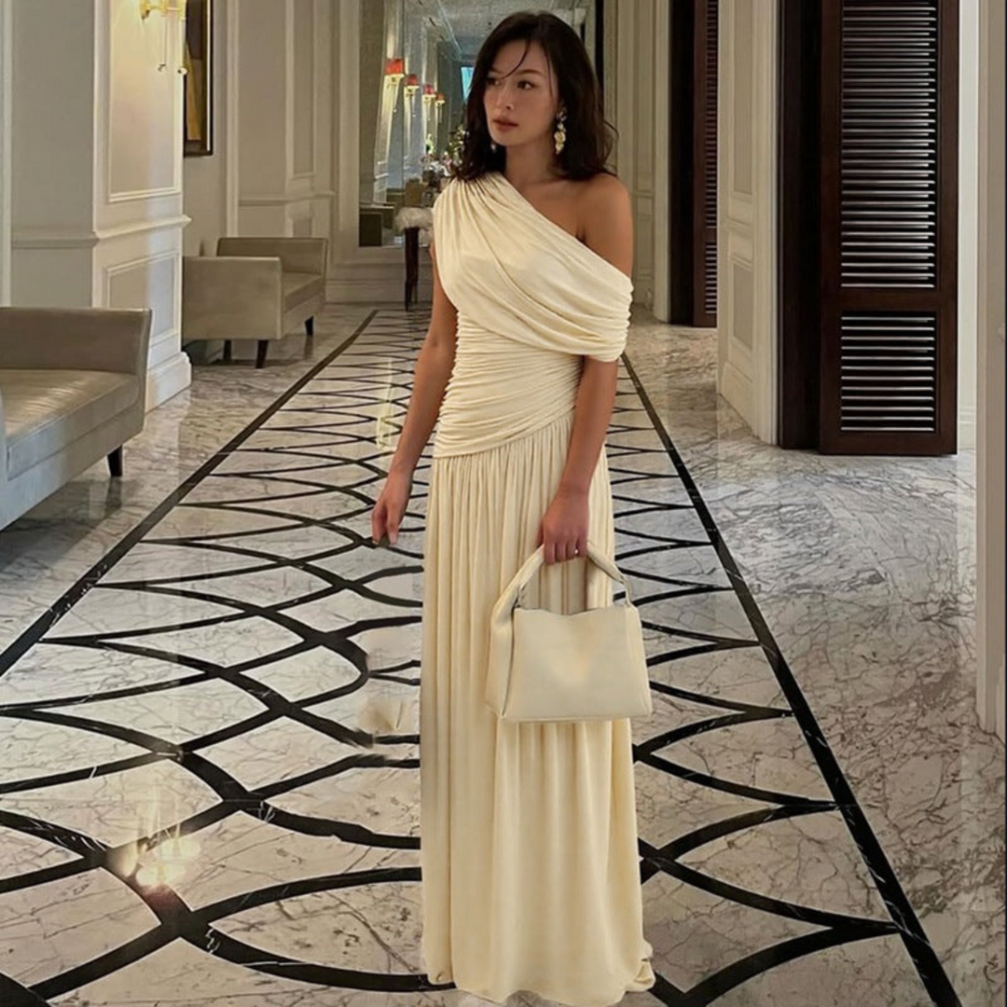 Talia - Elegantní večerní maxi šaty na jedno rameno
