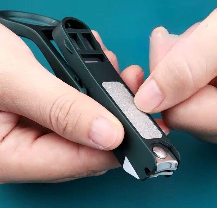 ClipGuard Pro — 3-i-1 negleklipper med forstørrelsesglas