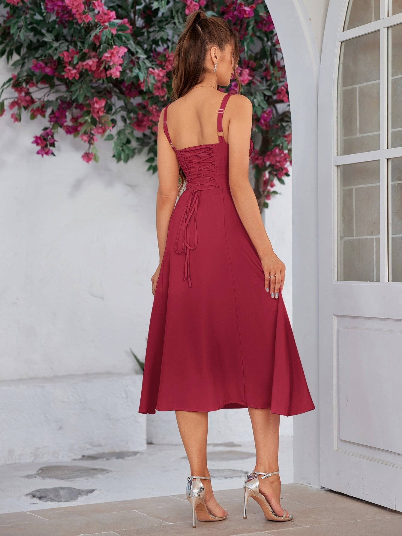 Damen-Midikleid mit gerafftem Brustbereich, Seitenschlitz und Spaghettiträgern