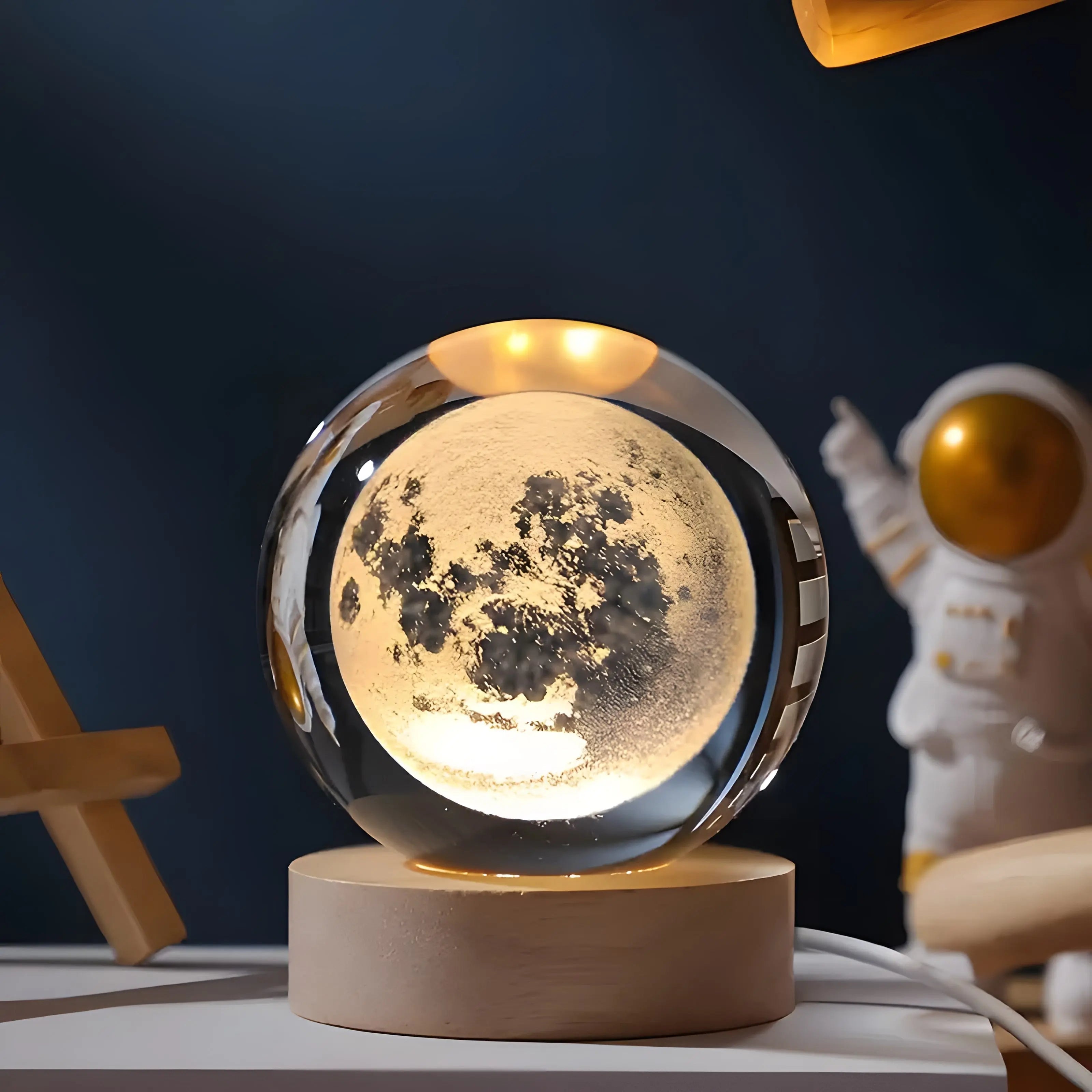 AstralGlow Kuglelampe – 3D LED-lys i krystal med galaxymotiv