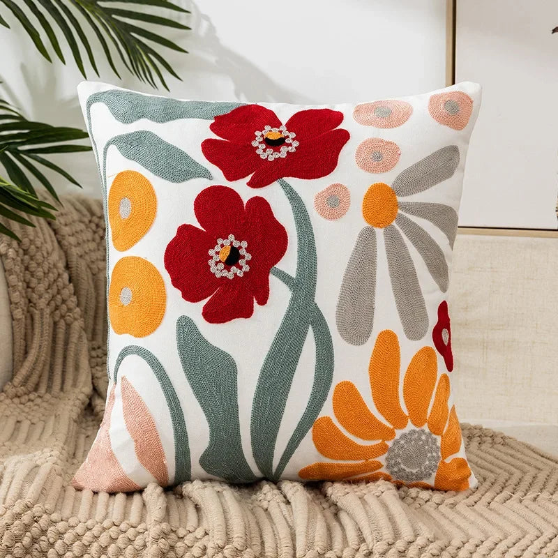 BloomLinen - Copricuscino Floreale Ricamato
