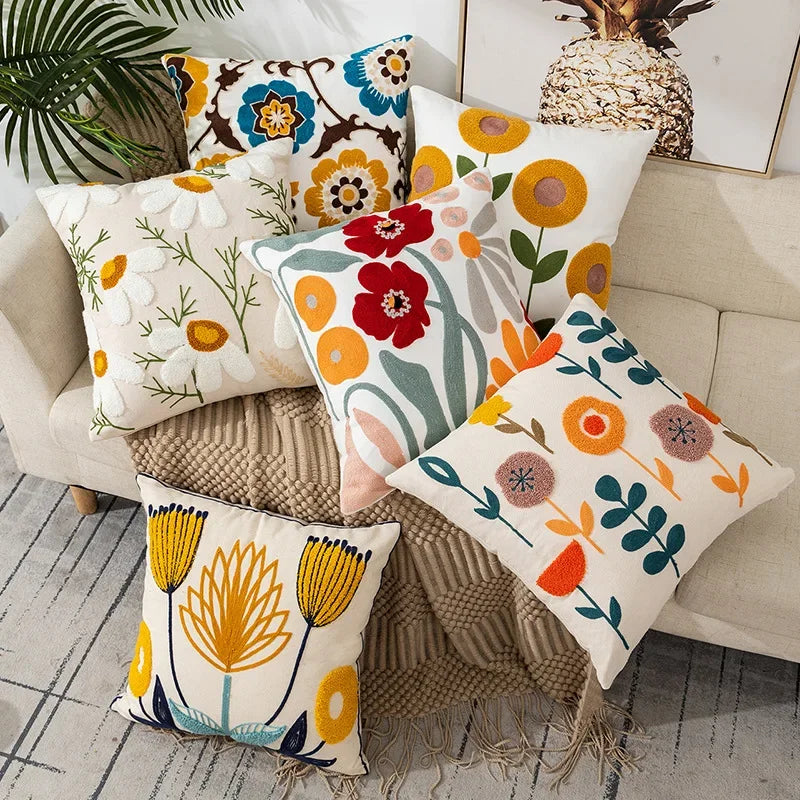 BloomLinen - Copricuscino Floreale Ricamato