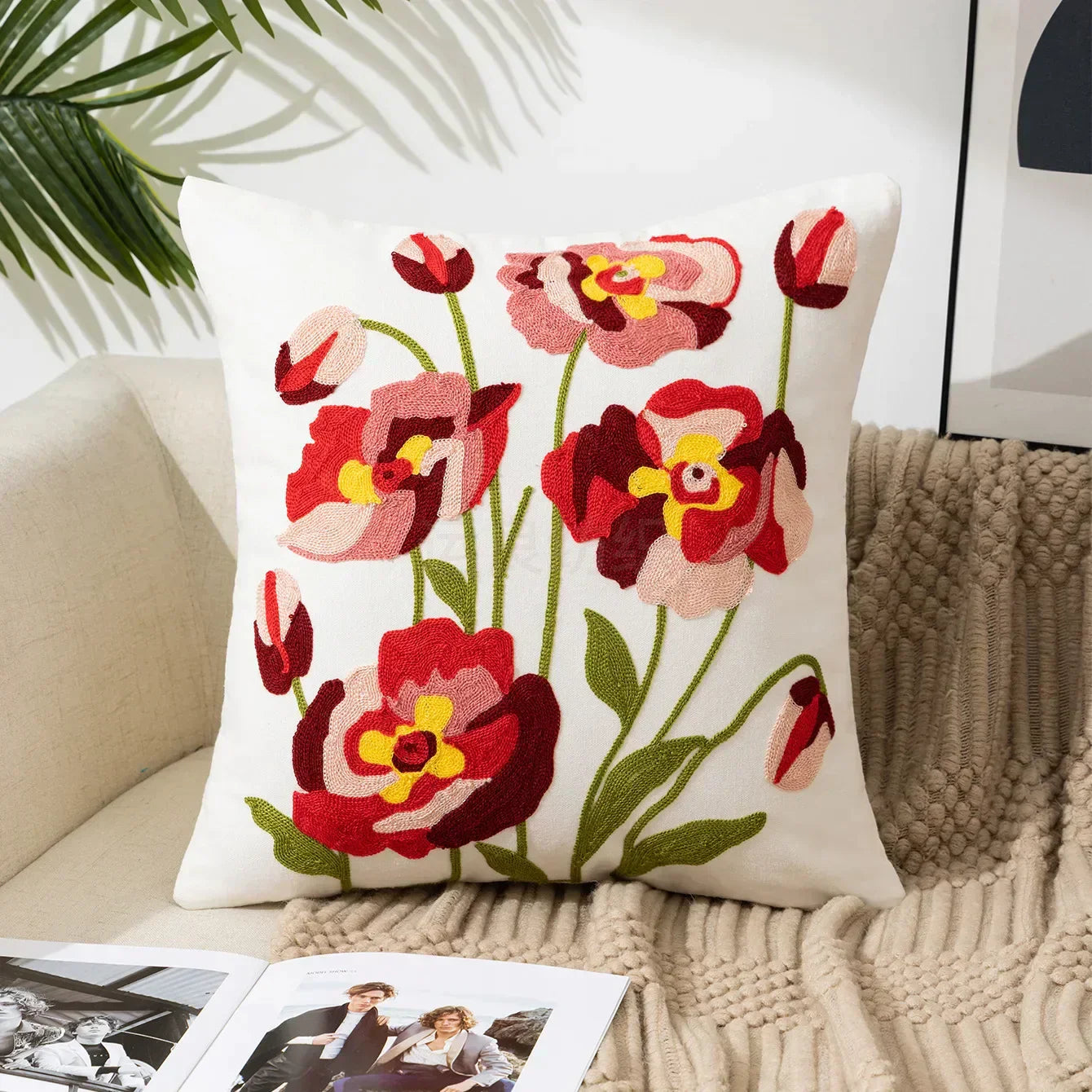 BloomLinen - Copricuscino Floreale Ricamato