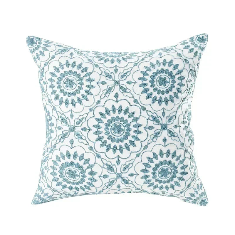 BloomLinen - Copricuscino Floreale Ricamato