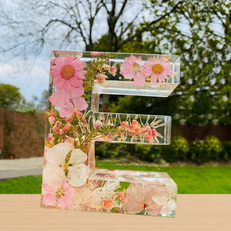 BloomLetter – Lettera decorativa personalizzata in resina floreale