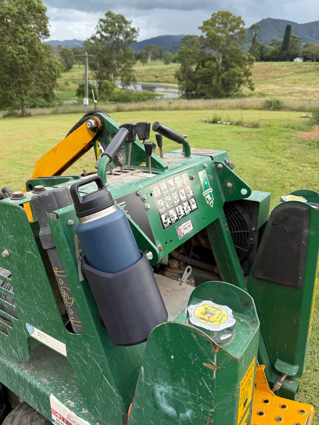 Μαγνητική θήκη μπουκαλιού για ασφαλή αποθήκευση σε μεταλλικές επιφάνειες