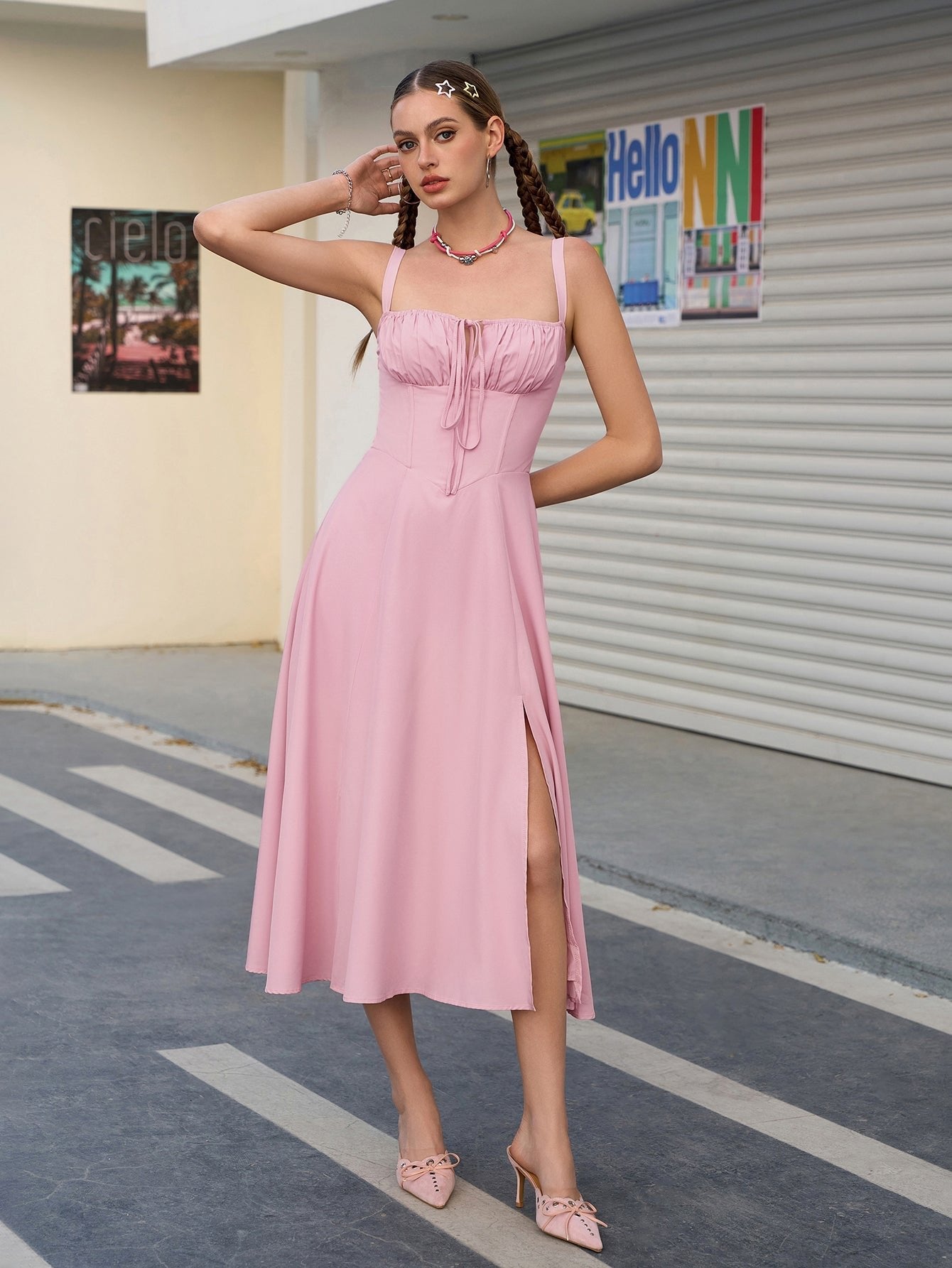Damen-Midikleid mit gerafftem Brustbereich, Seitenschlitz und Spaghettiträgern