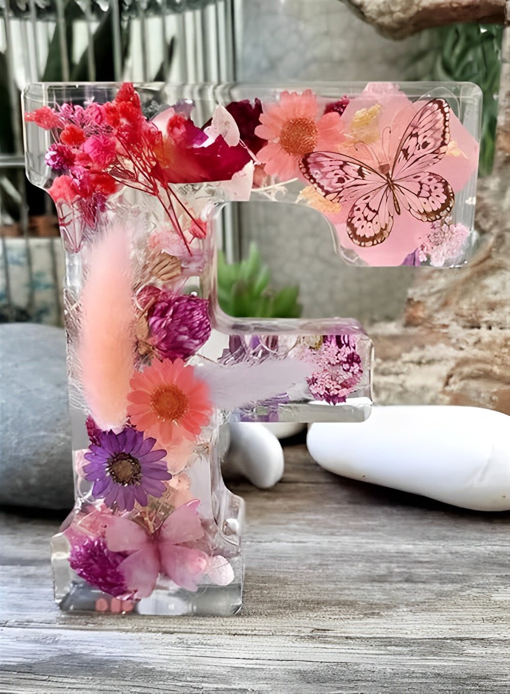 BloomLetter – Lettera decorativa personalizzata in resina floreale