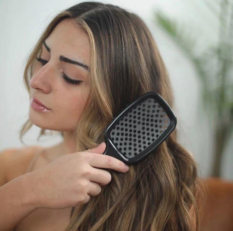 KnotClear – jemný kartáč na rozčesávání vlasů